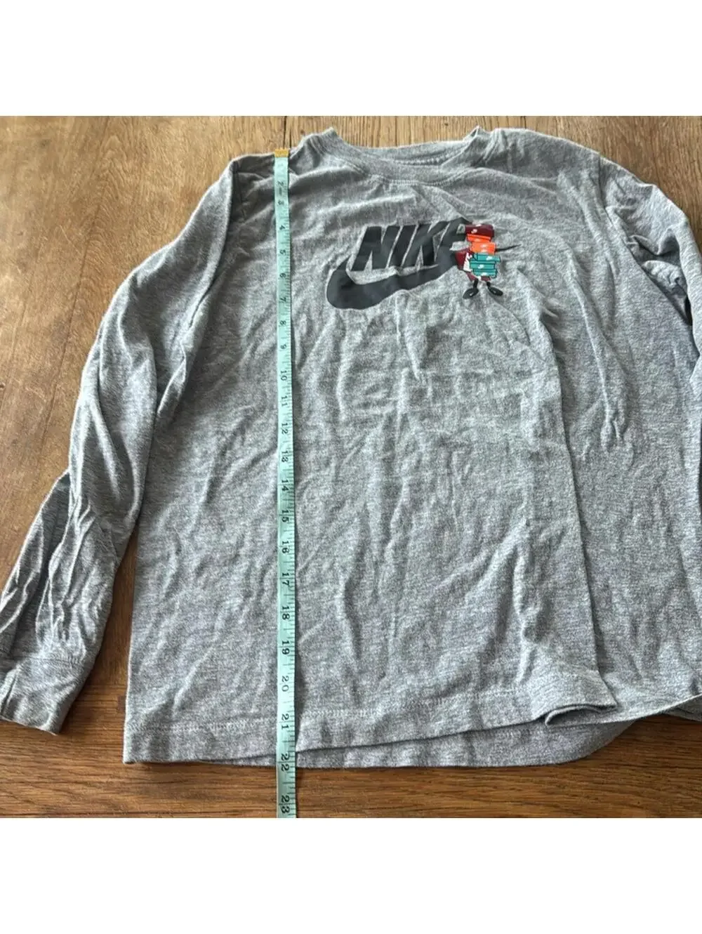 Nike Graphic Shoebox Long-sleeve Tee Large